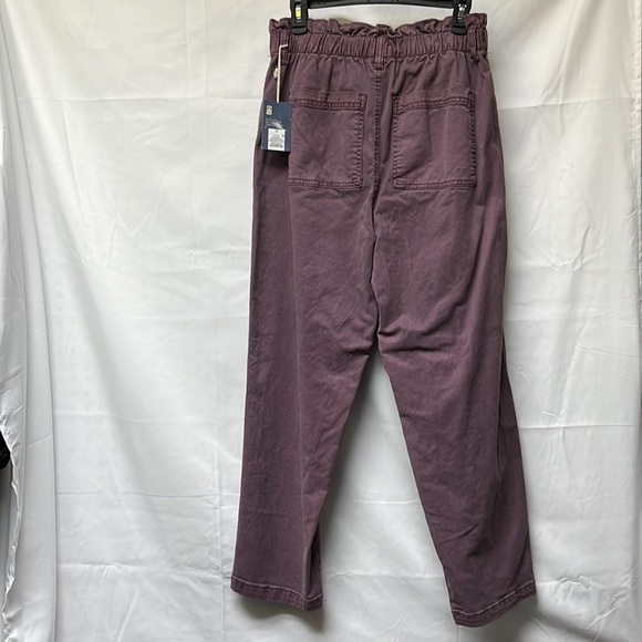 Universal thread woman’s pants. - Picture 2 of 5